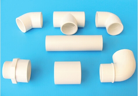 Weiße Fittings und PVC Druckrohr